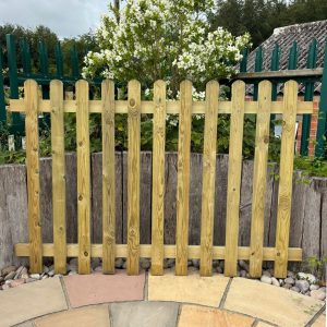 1.2m x 1.83m Round Topped Picket Panel